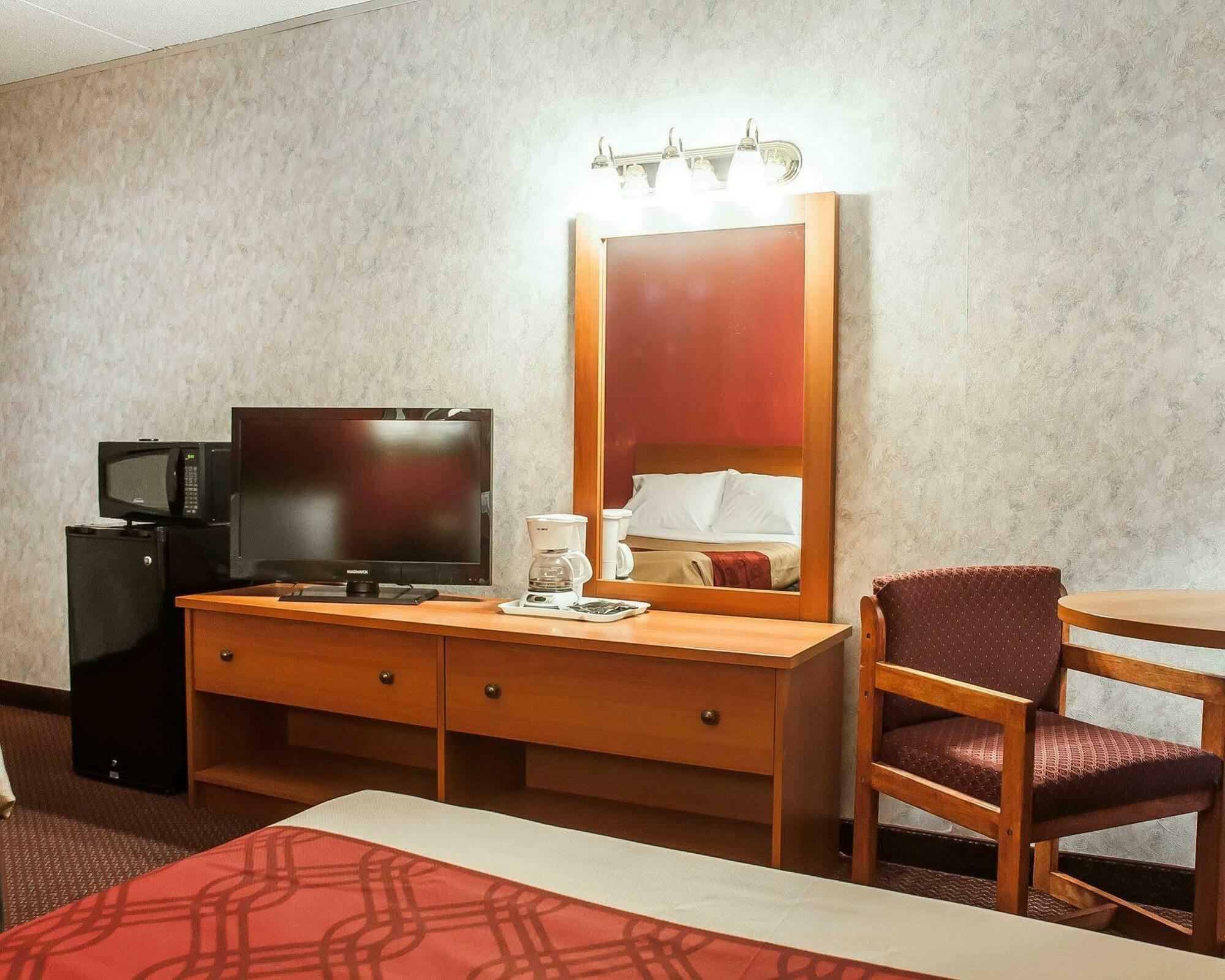 מלון ווטרטאון Adirondack Efficiencies מראה חיצוני תמונה